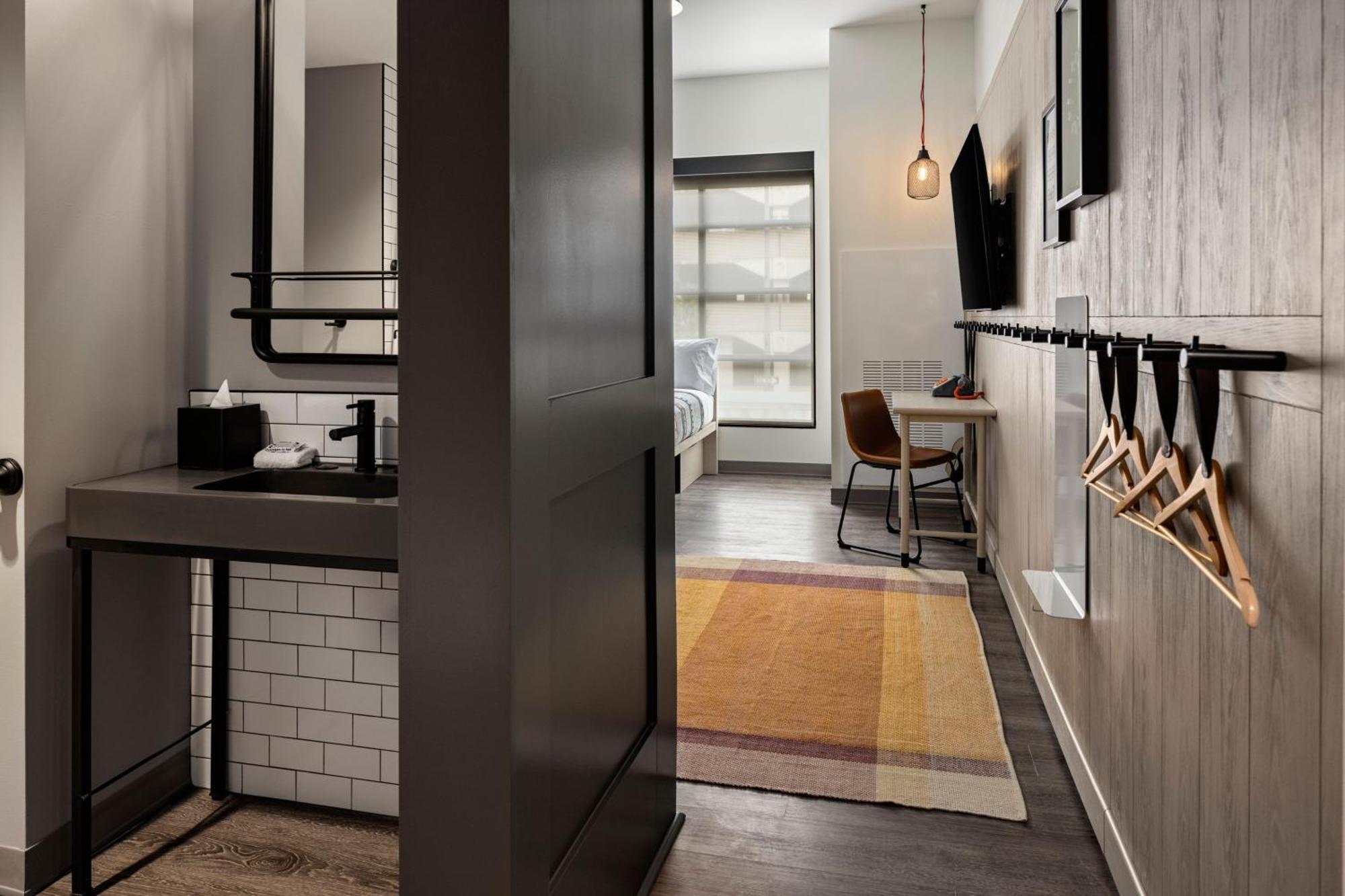 Moxy Omaha Downtown Hotell Exteriör bild