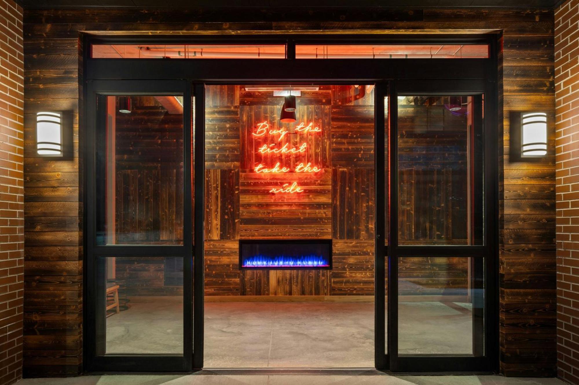 Moxy Omaha Downtown Hotell Exteriör bild
